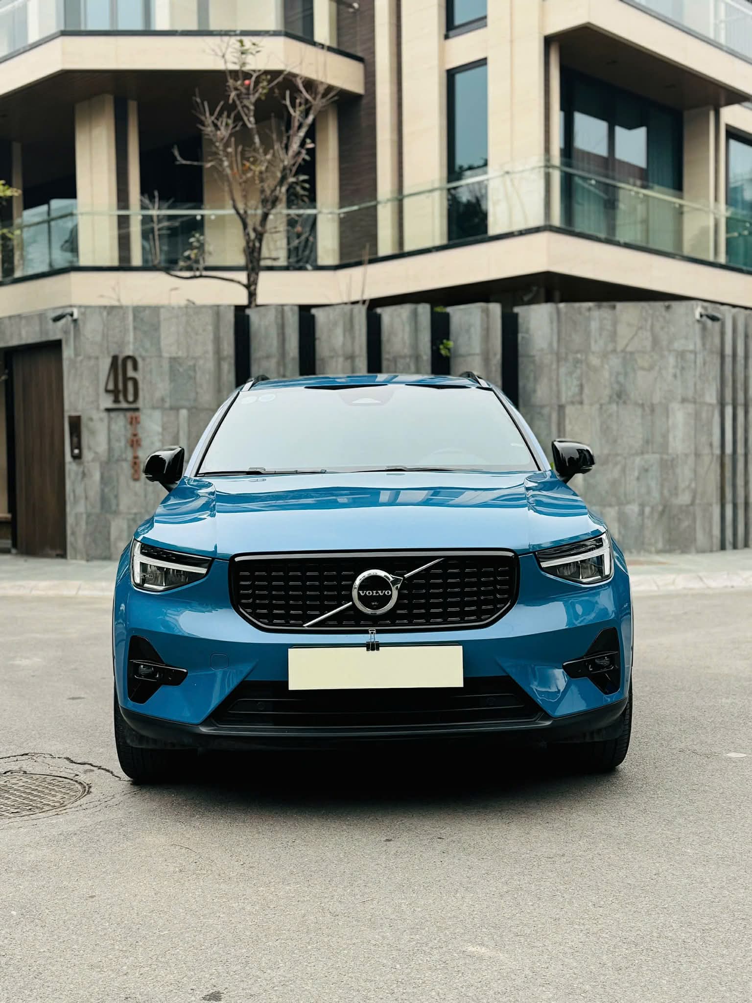VOLVO XC40 SẢN XUẤT 2023 LĂN BÁNH 18.000 KM XE RẤT MỚI